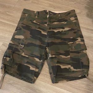 Men Wreckage Camo Cargo Shorts
